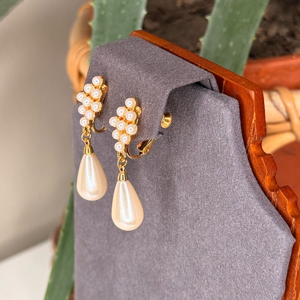 Vintage Napier Faux Pearl Cluster Drop Earrings 50s Screwback Gold Tone Dangles - Picture 2 of 7